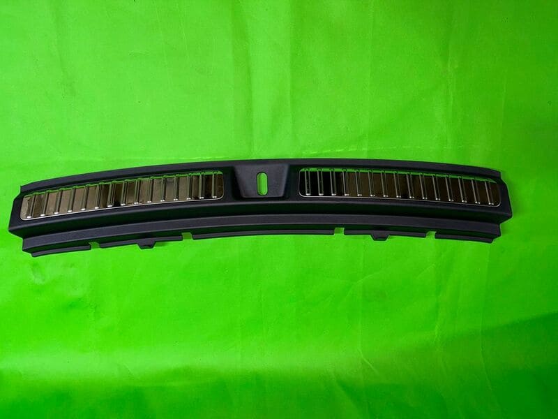 Кожух замка багажника