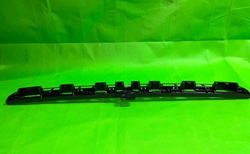 Центральный кронштейн заднего бампера