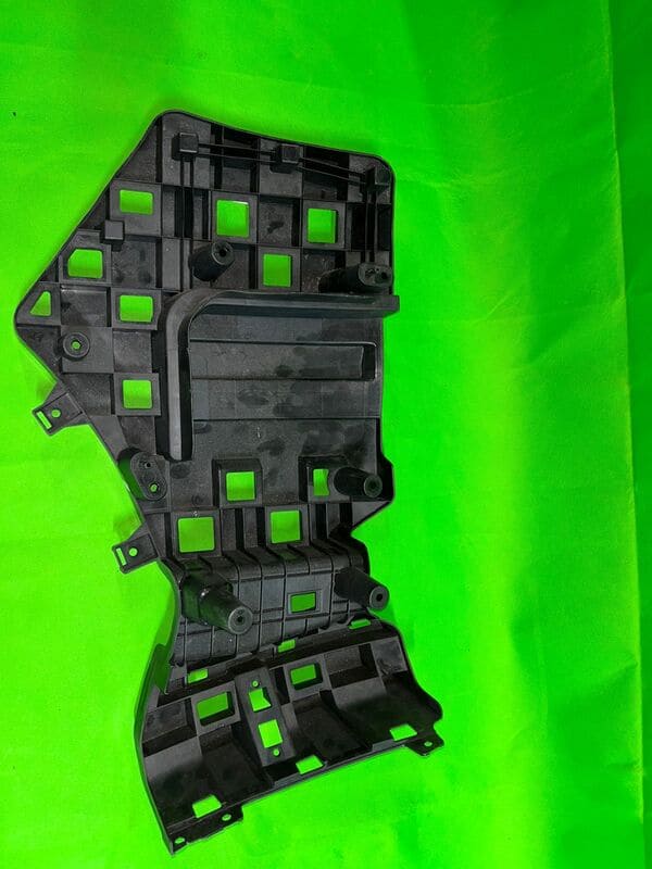 Кронштейн заднего бампера