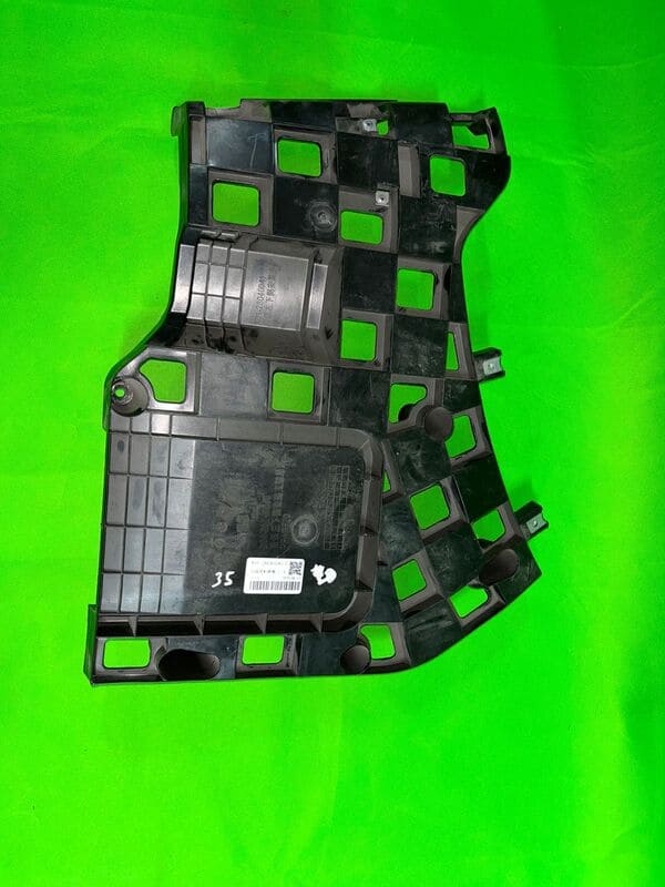 Кронштейн заднего бампера