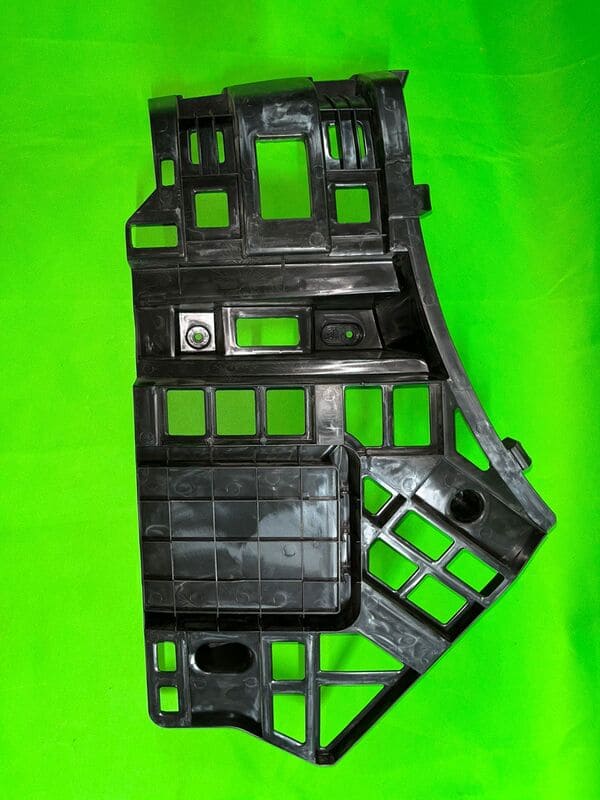 Кронштейн заднего бампера