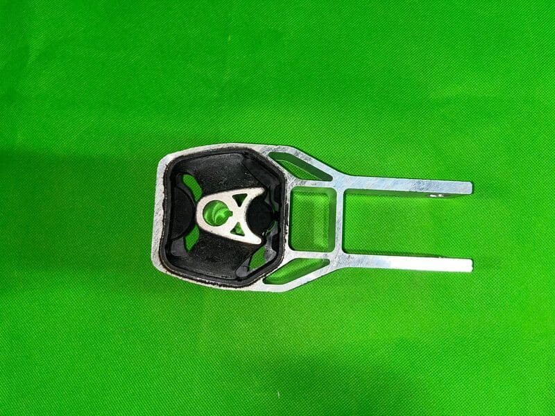 Нижняя подушка двигателя