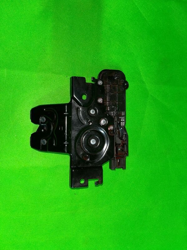 Замок багажника