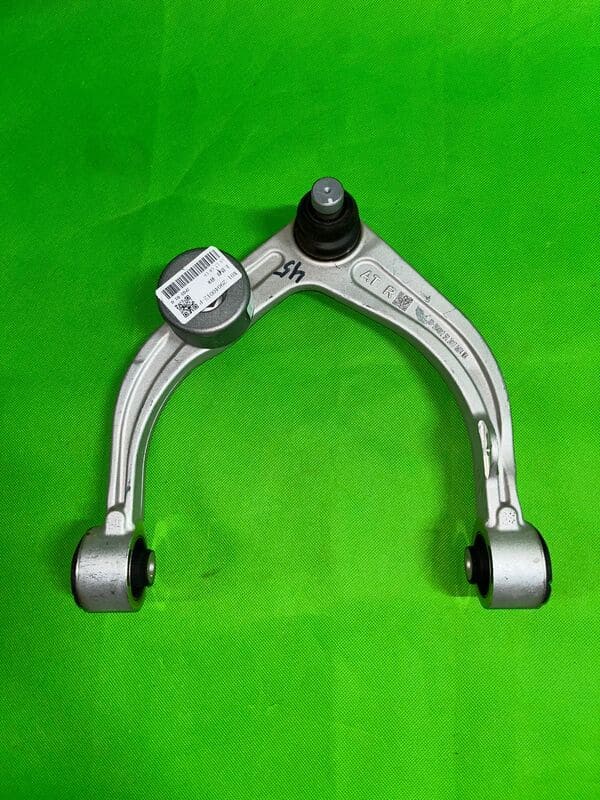 Рычаг верхний передний