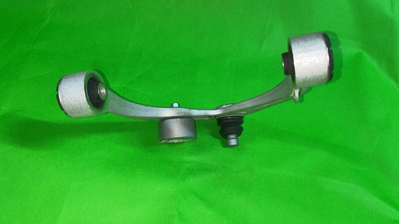 Рычаг передний верхний левый