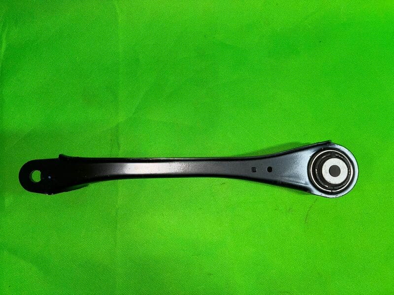 Рычаг задний поперечный