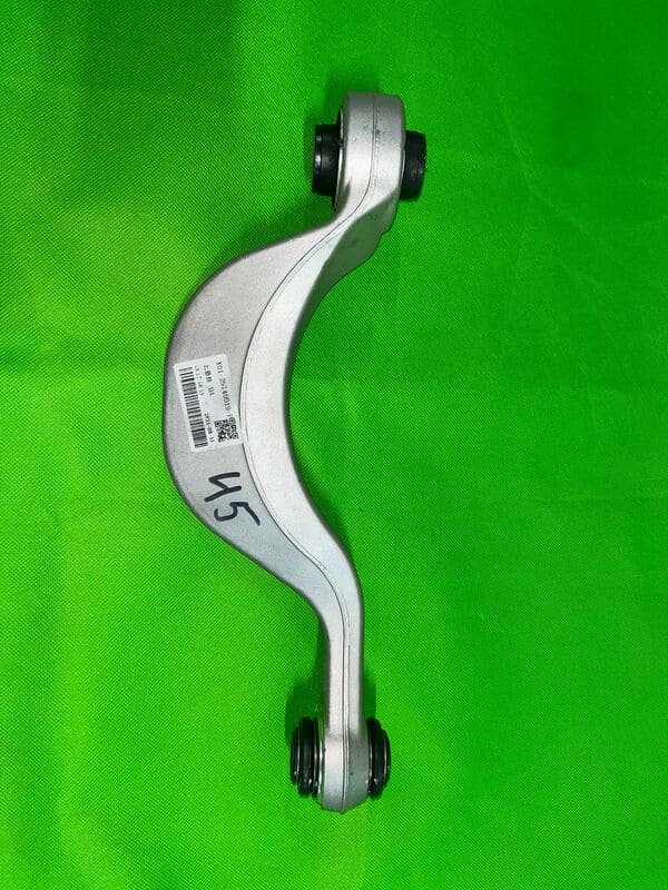 Рычаг задний верхний левый